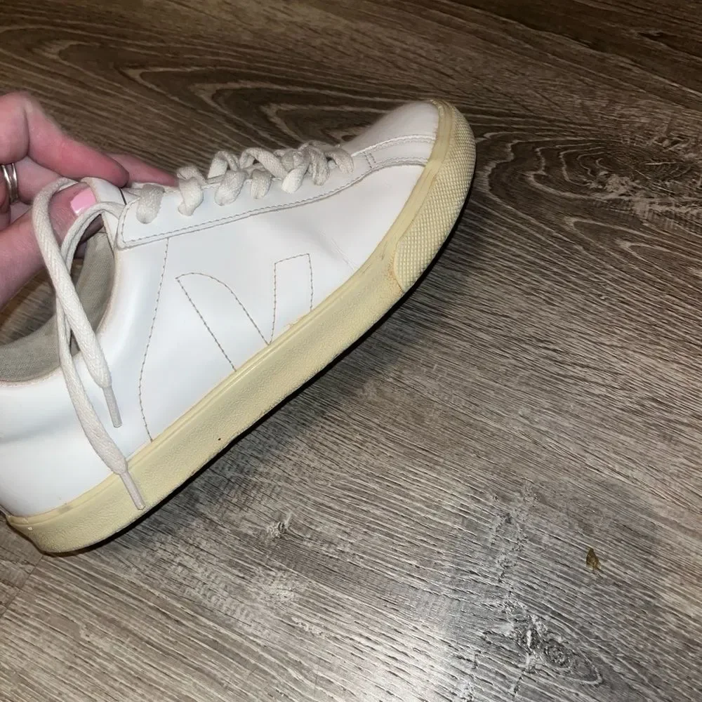 Veja fashion sneaker size 37